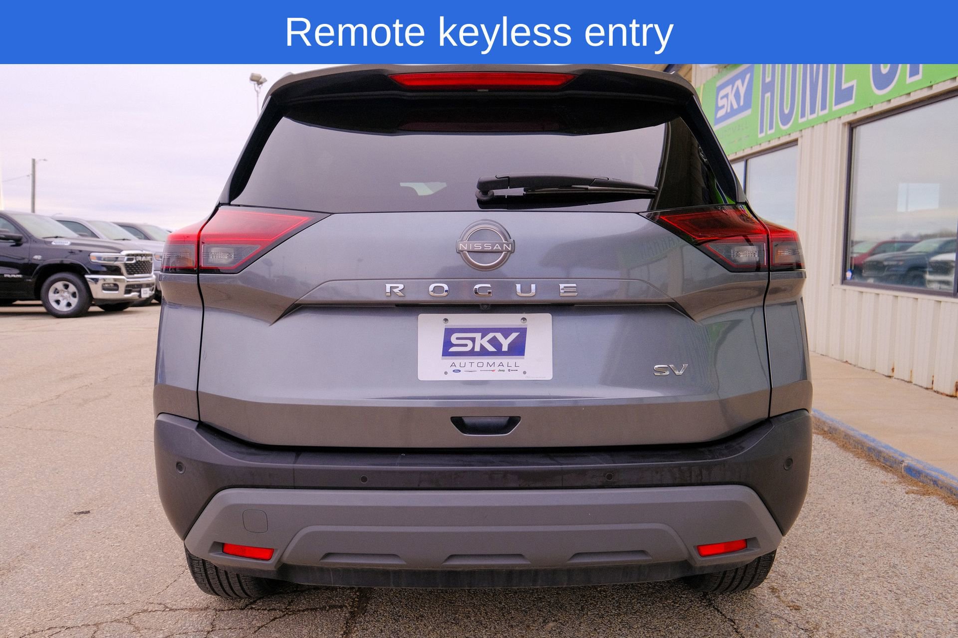 Used 2023 Nissan Rogue SV image 7