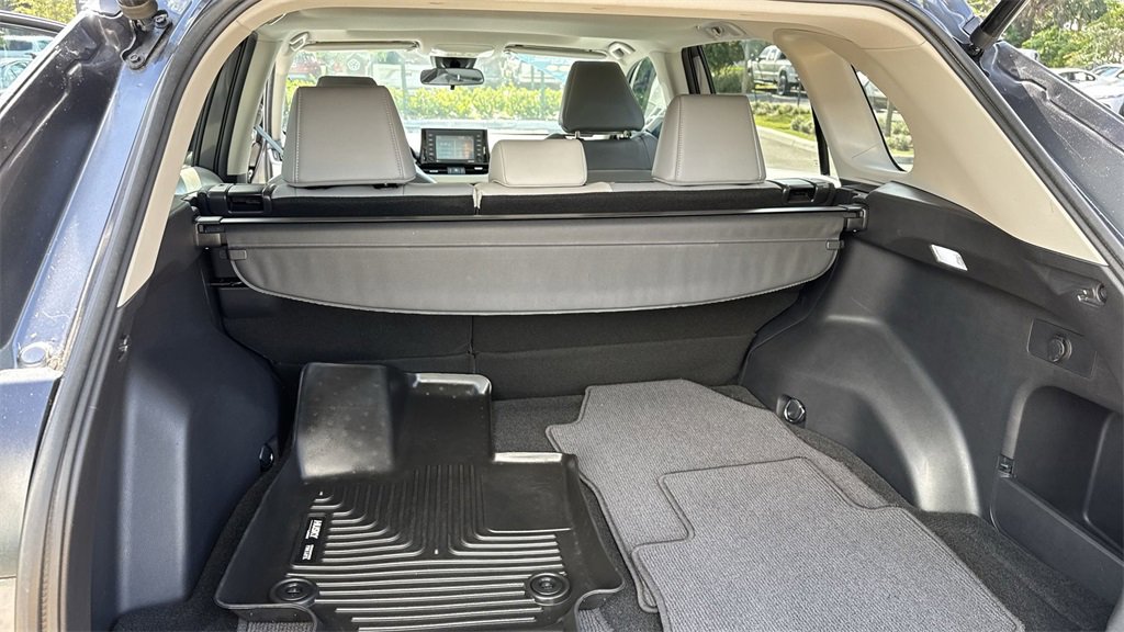 Used 2021 Toyota RAV4 XLE Premium image 58