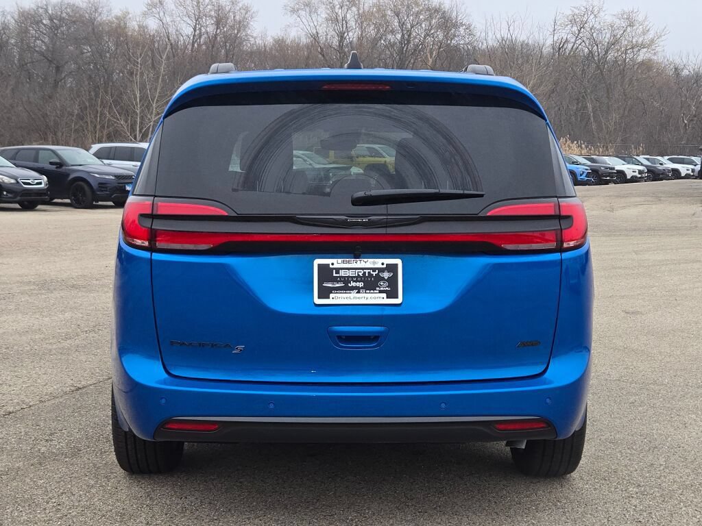 New 2026 Chrysler Pacifica Select w/ S Appearance Package AWD/4WD image 16