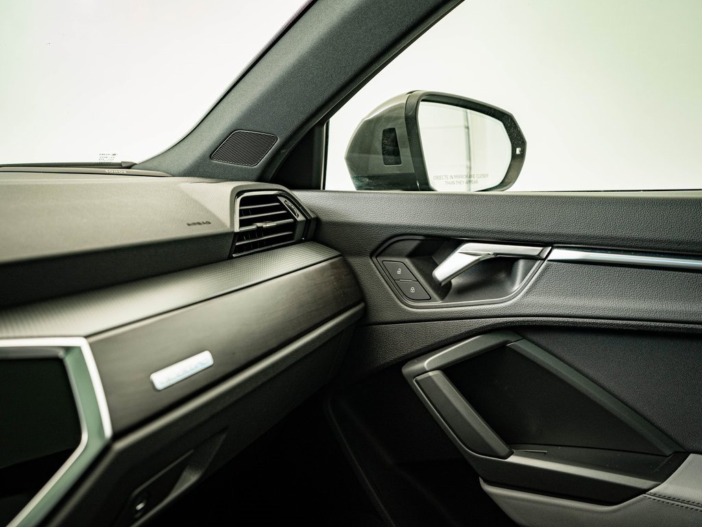 Used 2023 Audi Q3 2.0T Premium Plus w/ Premium Plus Package image 37