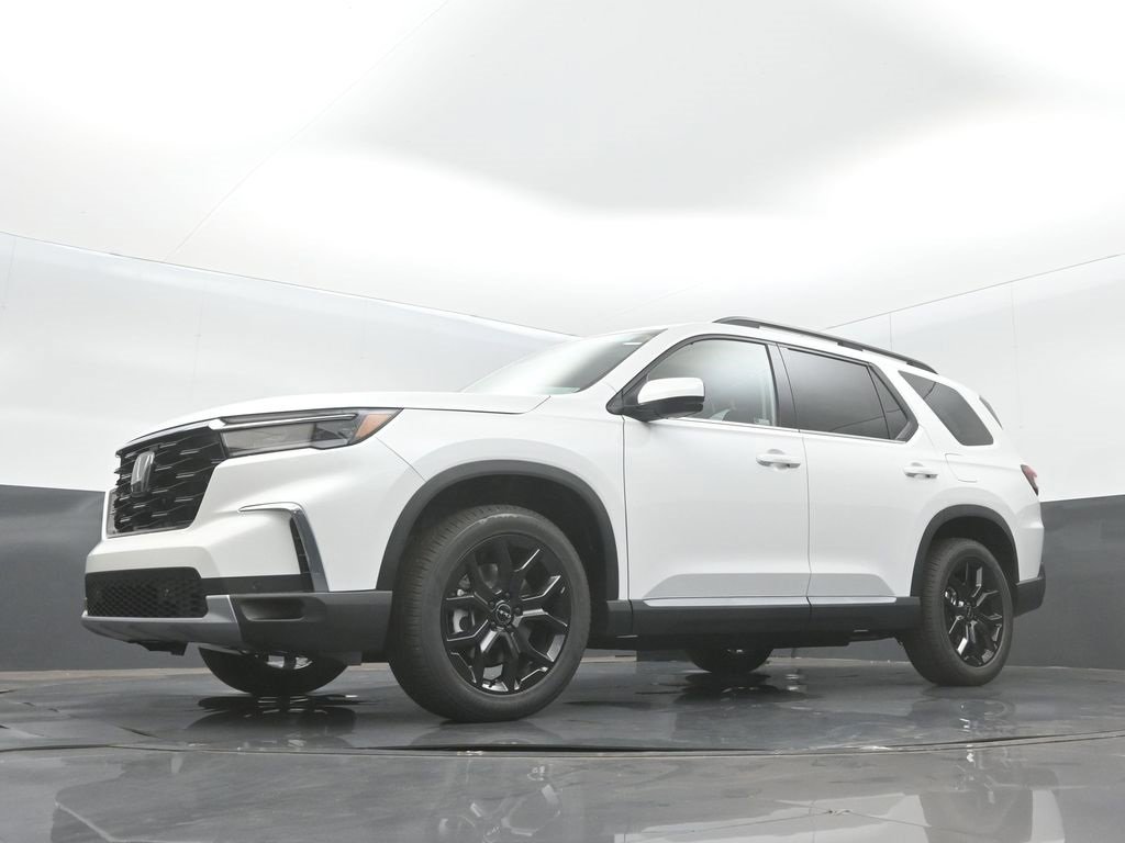 New 2025 Honda Pilot Touring image 11