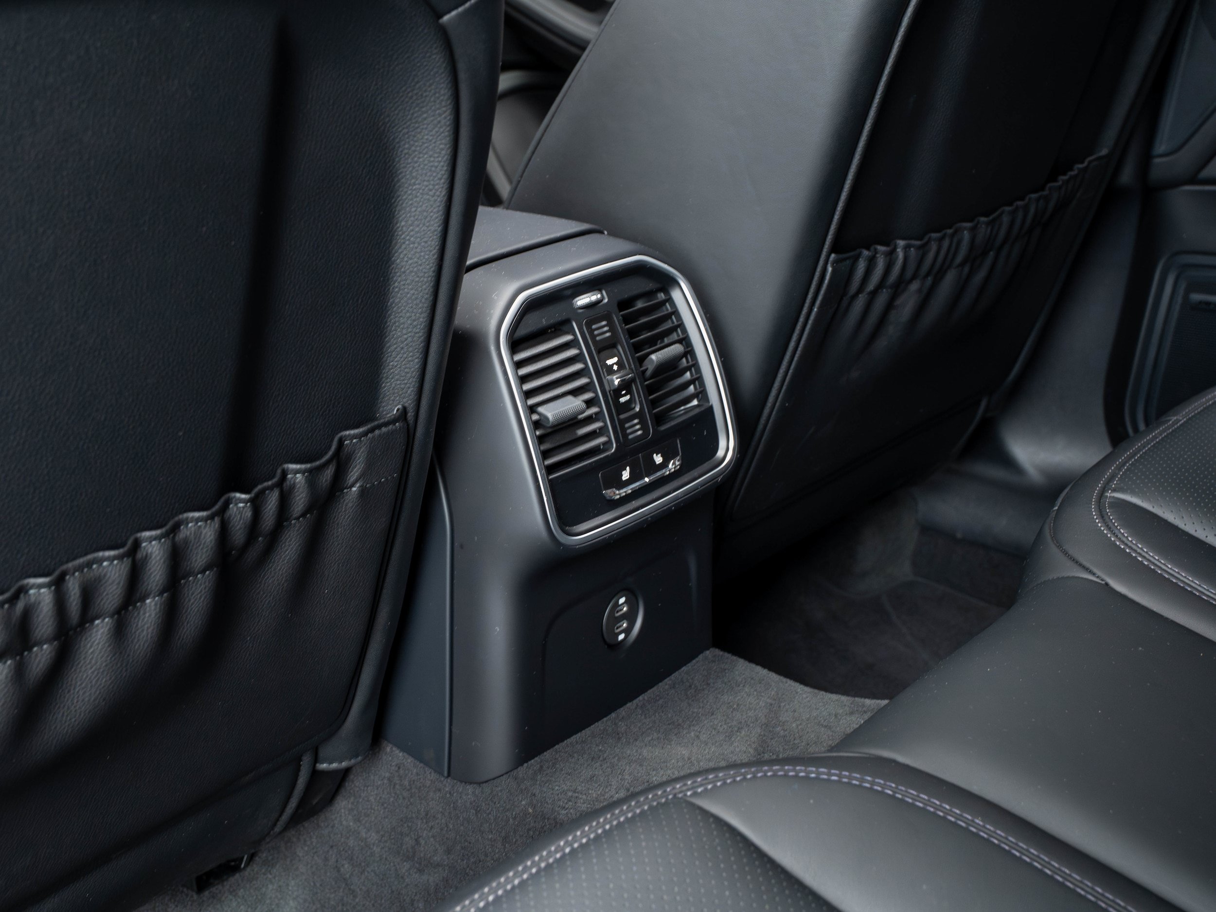 Certified 2026 Porsche Macan AWD/4WD image 41