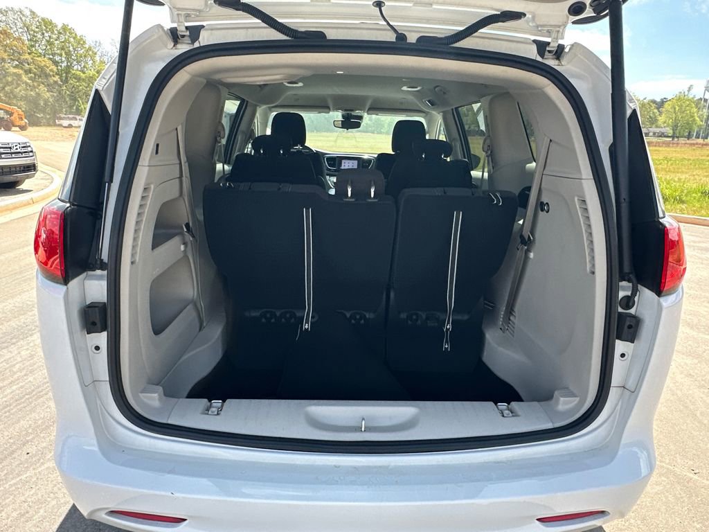 Used 2024 Chrysler Voyager LX image 17