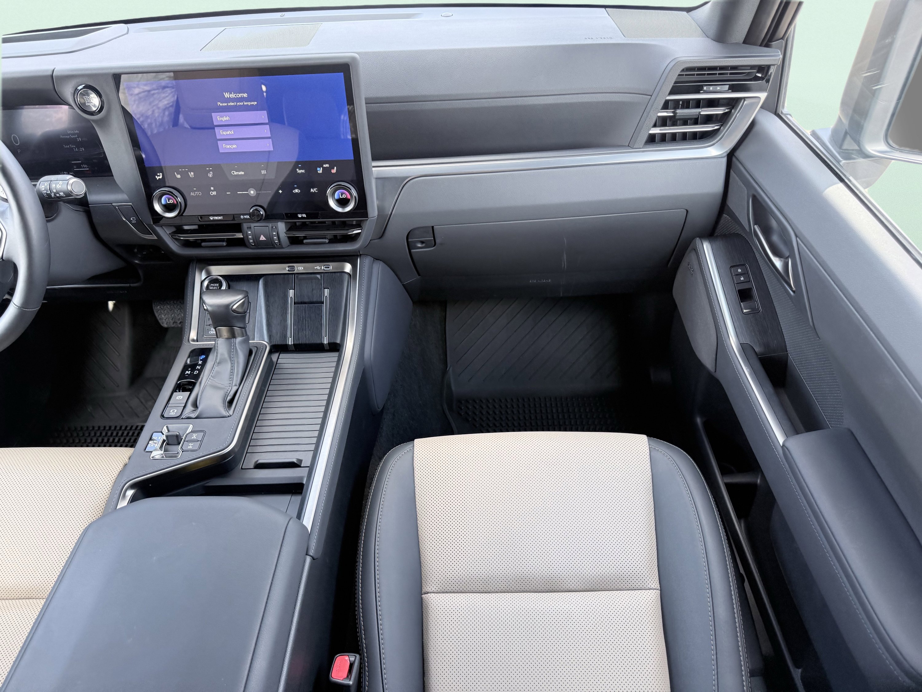 Used 2024 Lexus GX 550 image 36