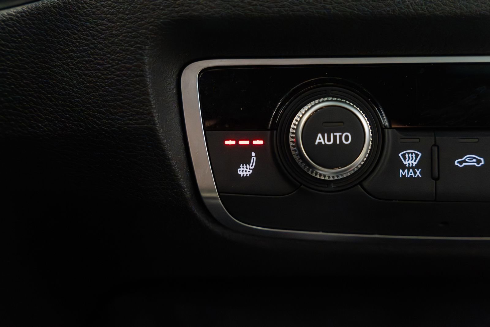 Used 2020 Audi Q3 2.0T Premium w/ Convenience Package image 14