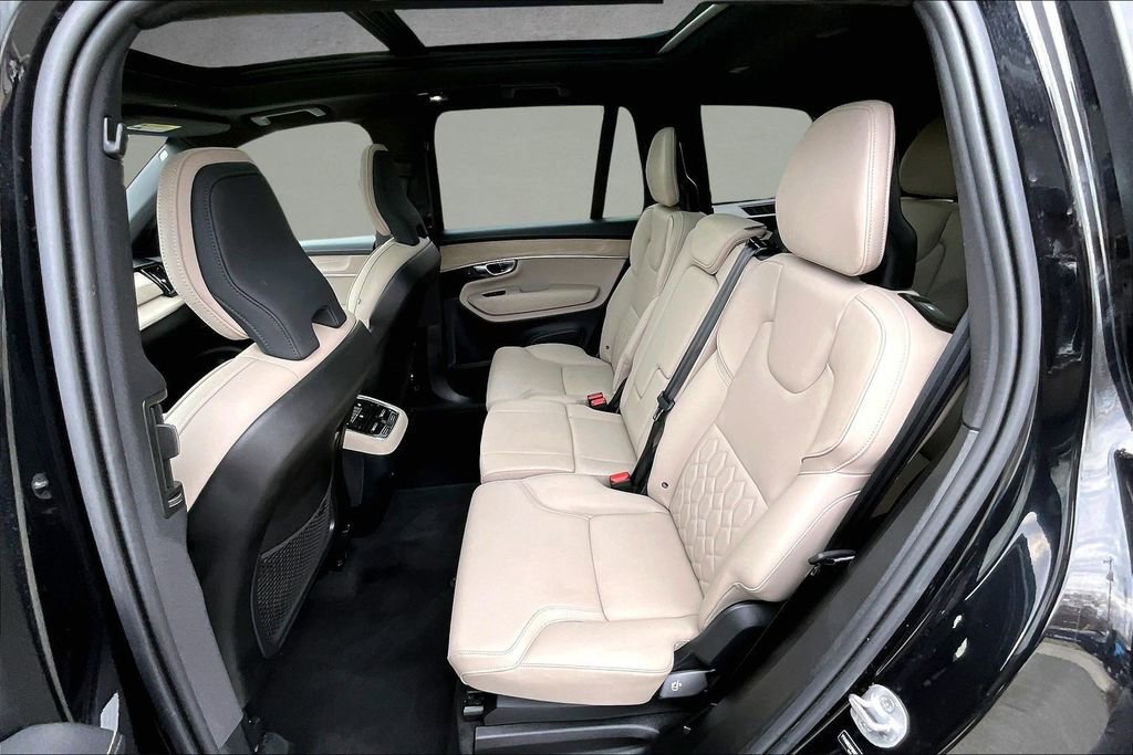 Certified 2025 Volvo XC90 B6 Plus image 21