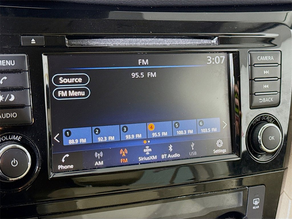 Used 2020 Nissan Rogue SV image 6