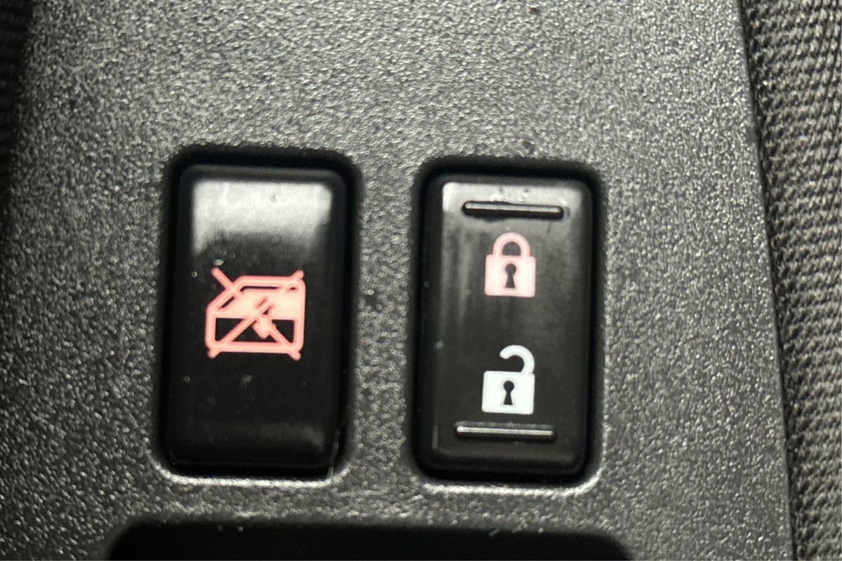 Used 2015 Nissan 370Z Coupe image 30