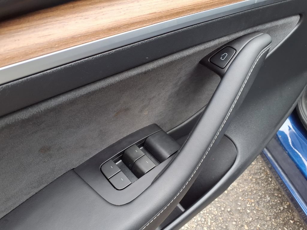 Used 2023 Tesla Model 3 Standard Range RWD image 12