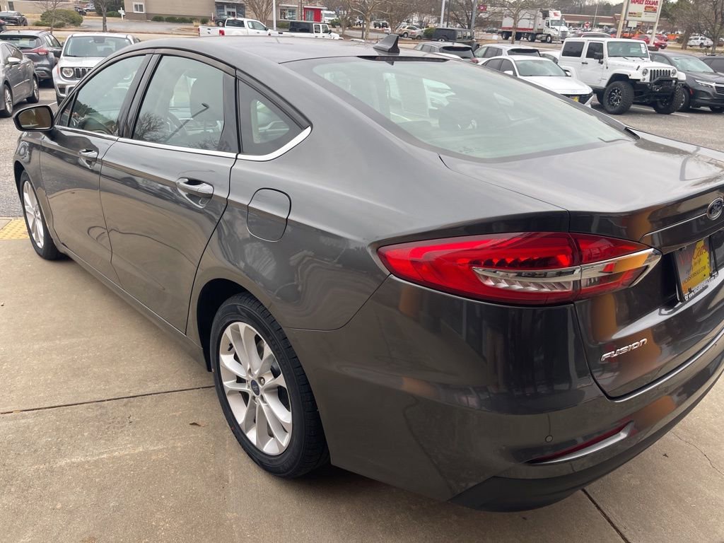 Used 2020 Ford Fusion SE image 6