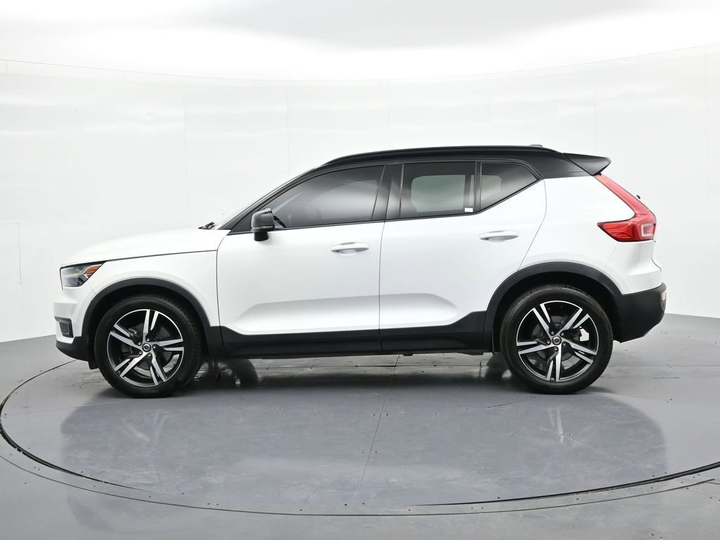 Used 2020 Volvo XC40 T4 R-Design image 9