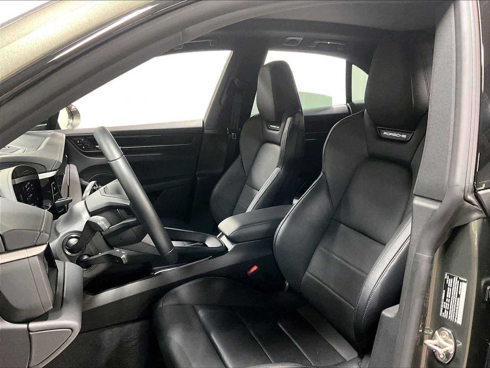 Used 2025 Porsche Macan 4 Electric image 8