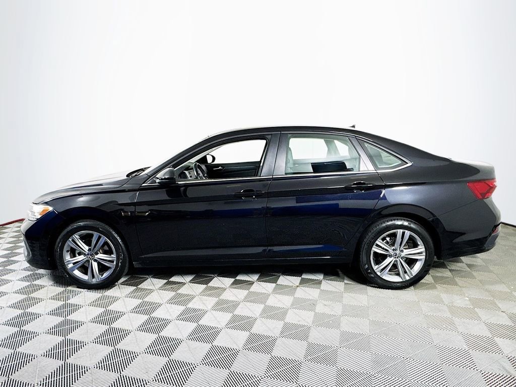 Used 2024 Volkswagen Jetta SE FWD image 4