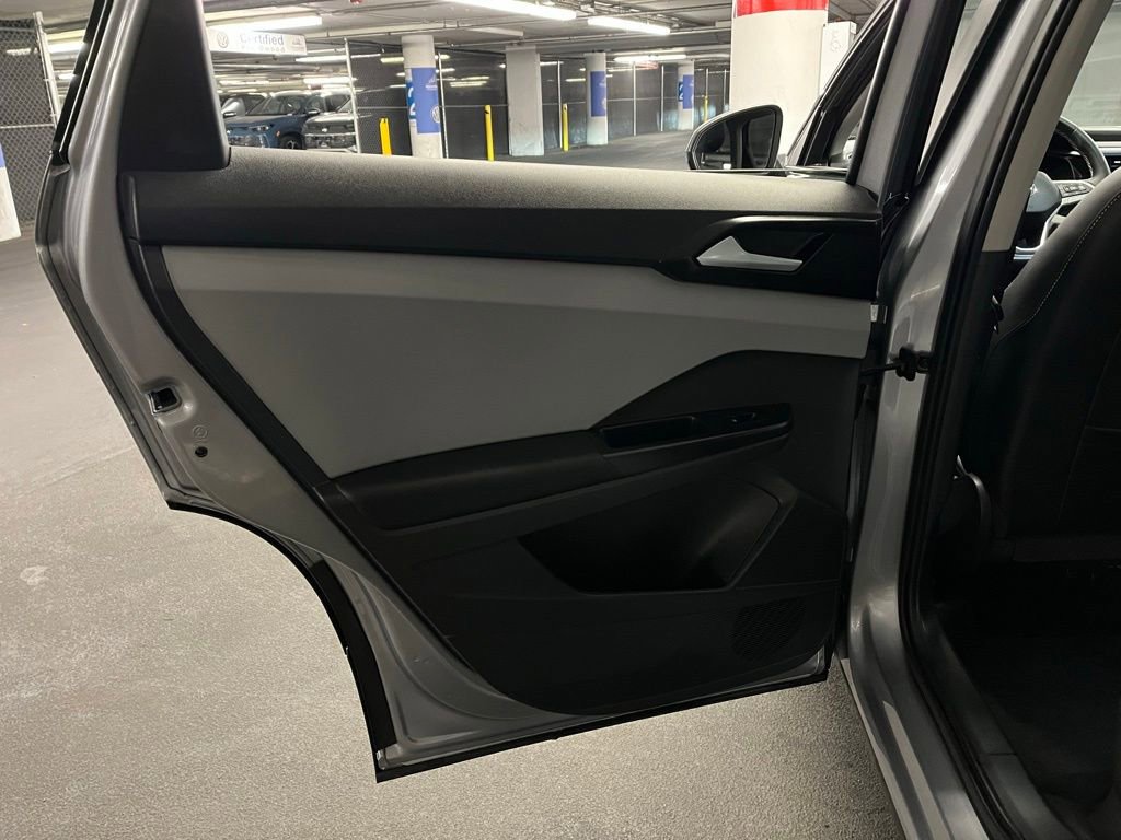 Used 2023 Volkswagen Taos SE w/ Panoramic Sunroof Package image 19