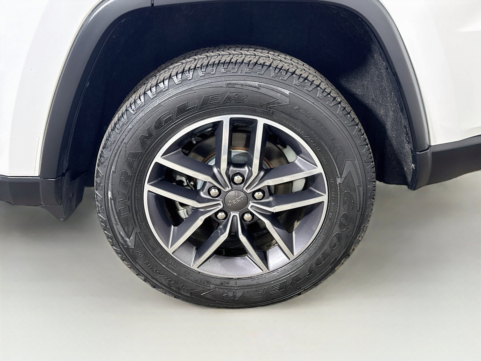 Used 2019 Jeep Grand Cherokee Limited AWD/4WD image 24