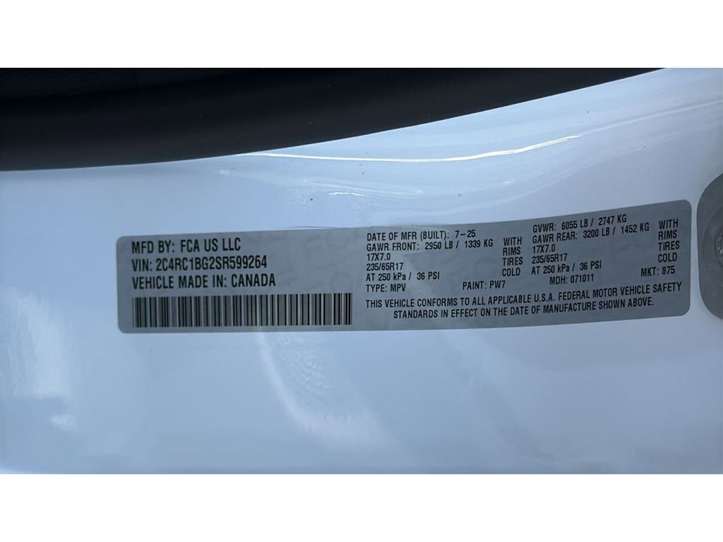 Used 2025 Chrysler Pacifica Select image 27