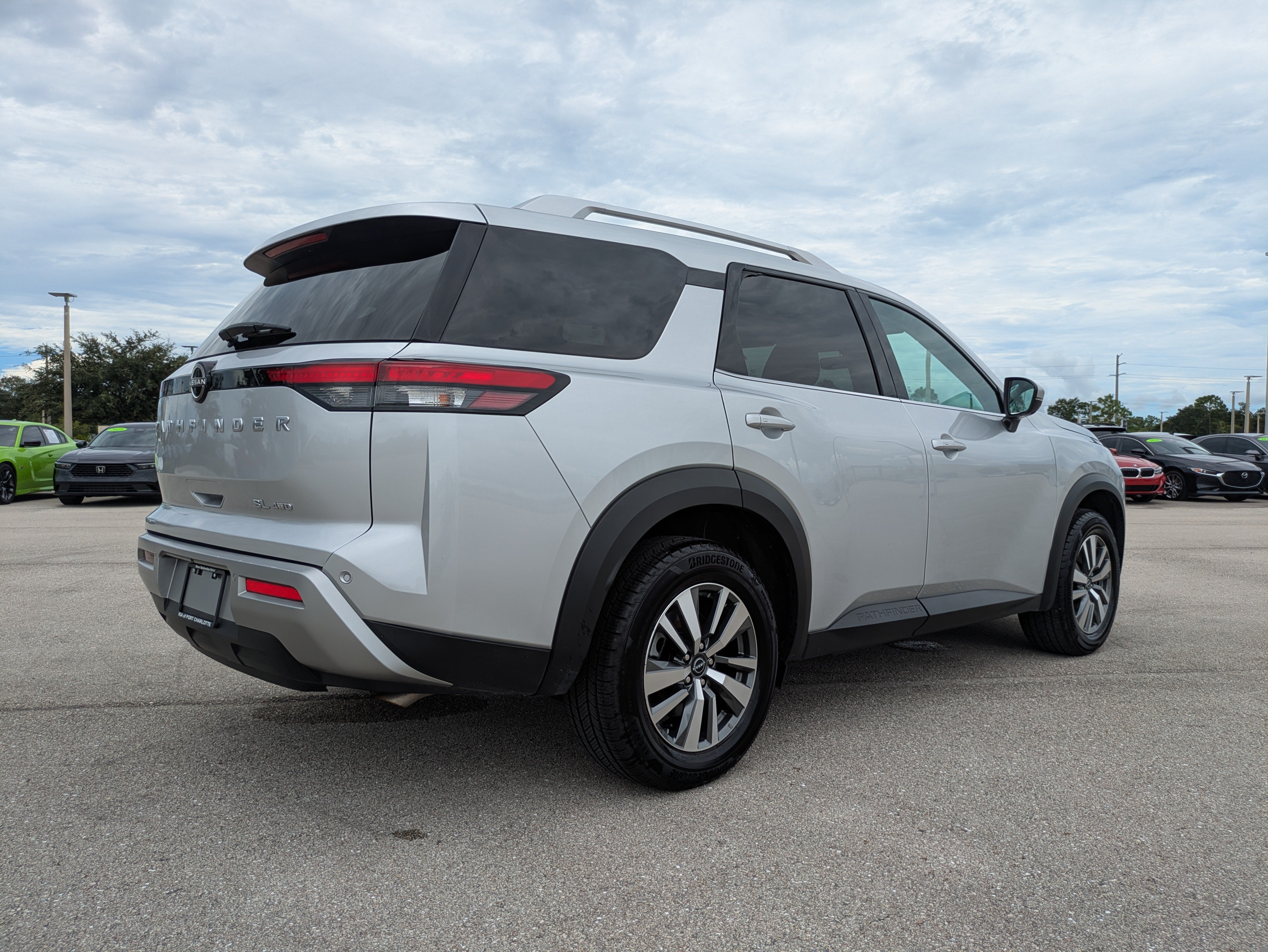 Used 2025 Nissan Pathfinder SL AWD/4WD image 4