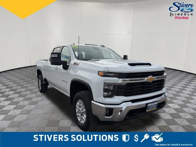 Used 2025 Chevrolet Silverado 2500 LT image 3
