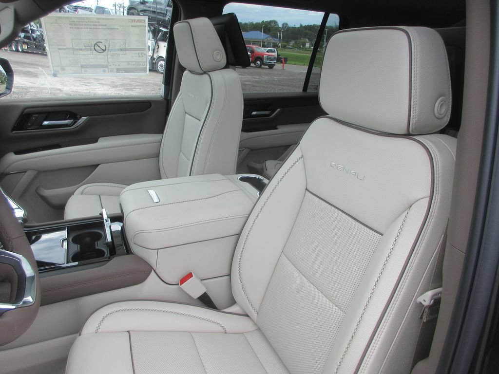 New 2026 GMC Yukon Denali w/ Denali Reserve Package AWD/4WD image 11