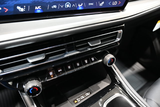 New 2027 Chevrolet Traverse LT w/ Midnight/Sport Edition FWD image 19