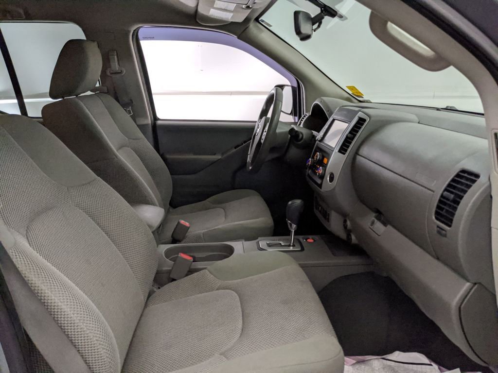 Used 2021 Nissan Frontier SV w/ Midnight Edition Floor Mats image 28