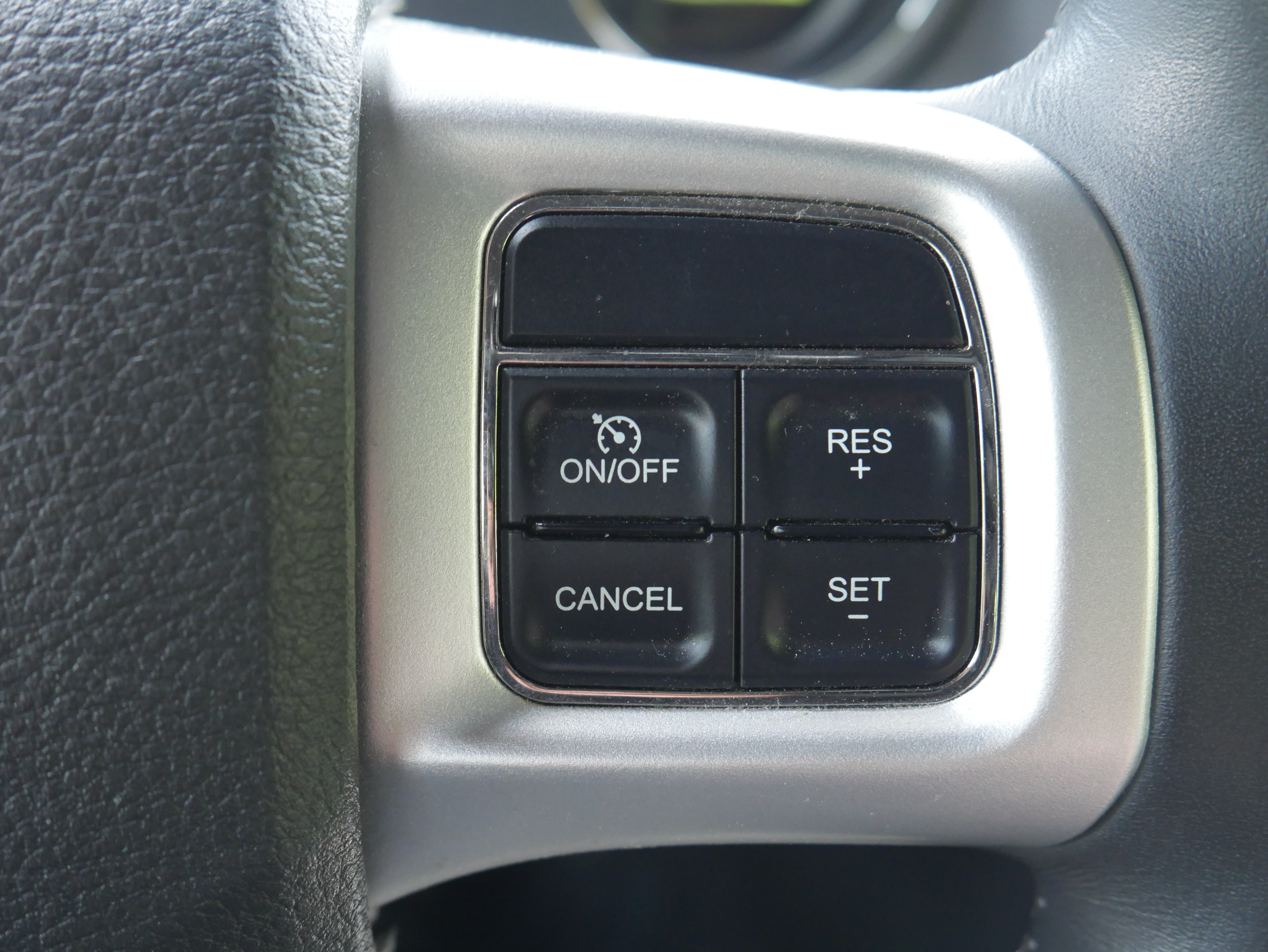 Used 2011 Dodge Challenger RWD image 22