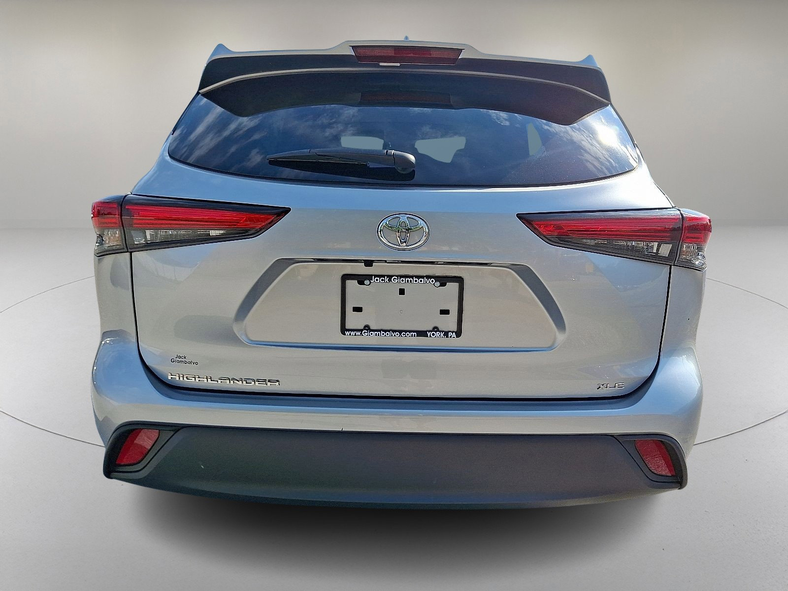 Used 2023 Toyota Highlander XLE image 9