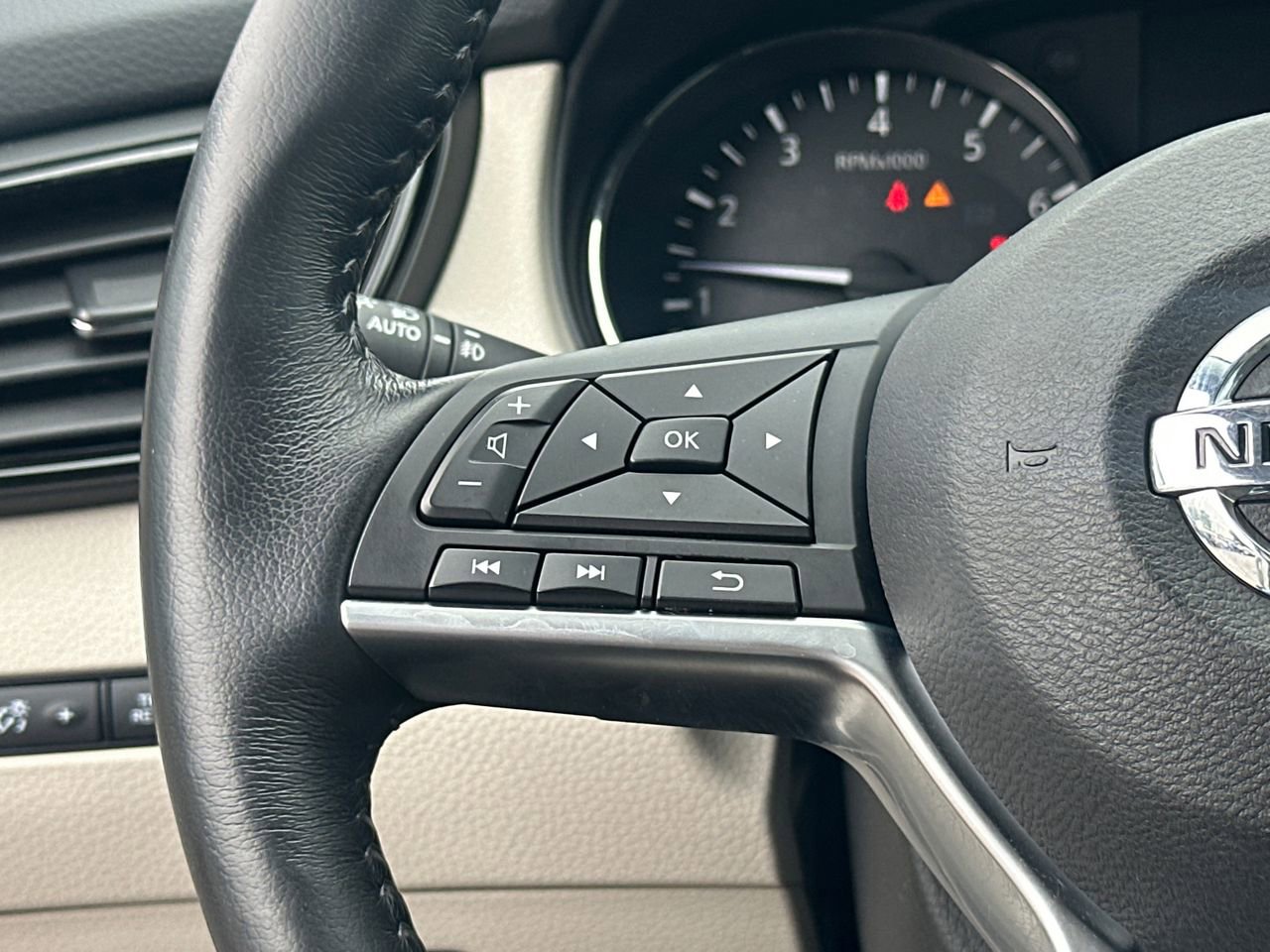 Used 2019 Nissan Rogue Sport SL w/ Premium Package FWD image 24
