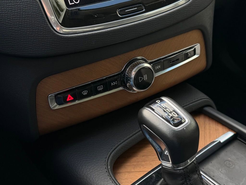 Used 2022 Volvo XC90 T6 Momentum image 23