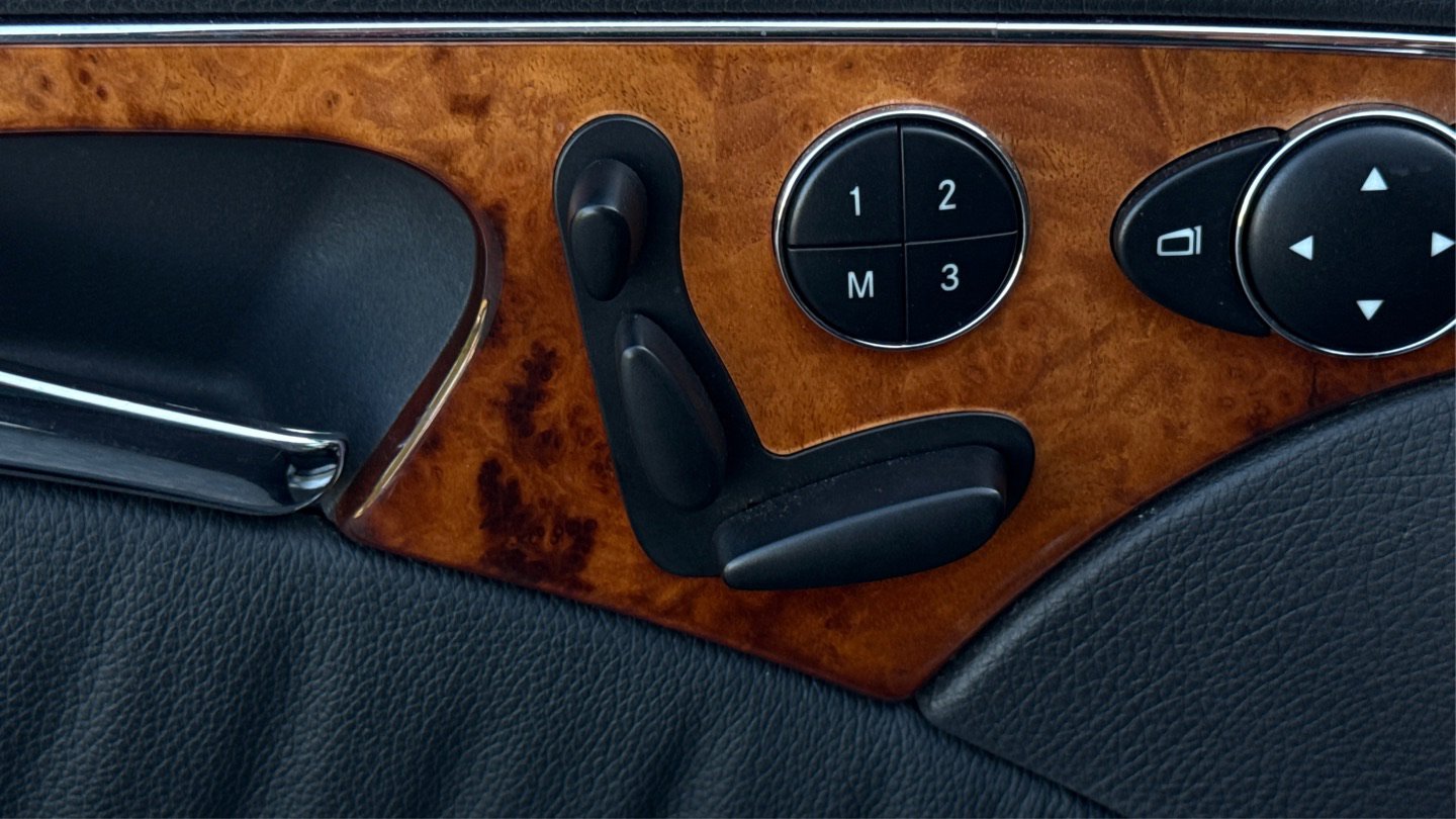 Used 2005 Mercedes-Benz E 500 4MATIC Sedan image 36