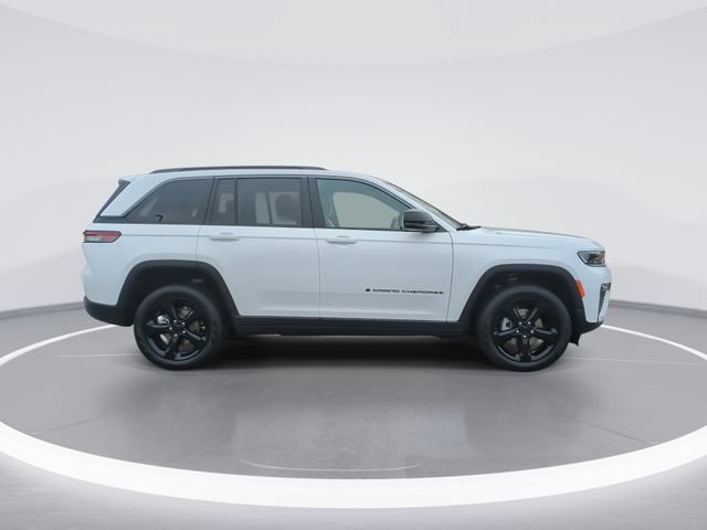New 2026 Jeep Grand Cherokee Limited w/ Limited Altitude Package RWD image 9