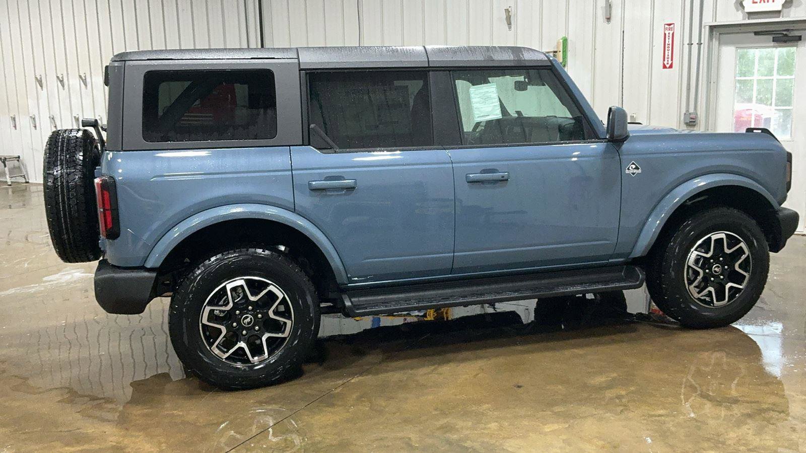 New 2025 Ford Bronco Outer Banks image 2