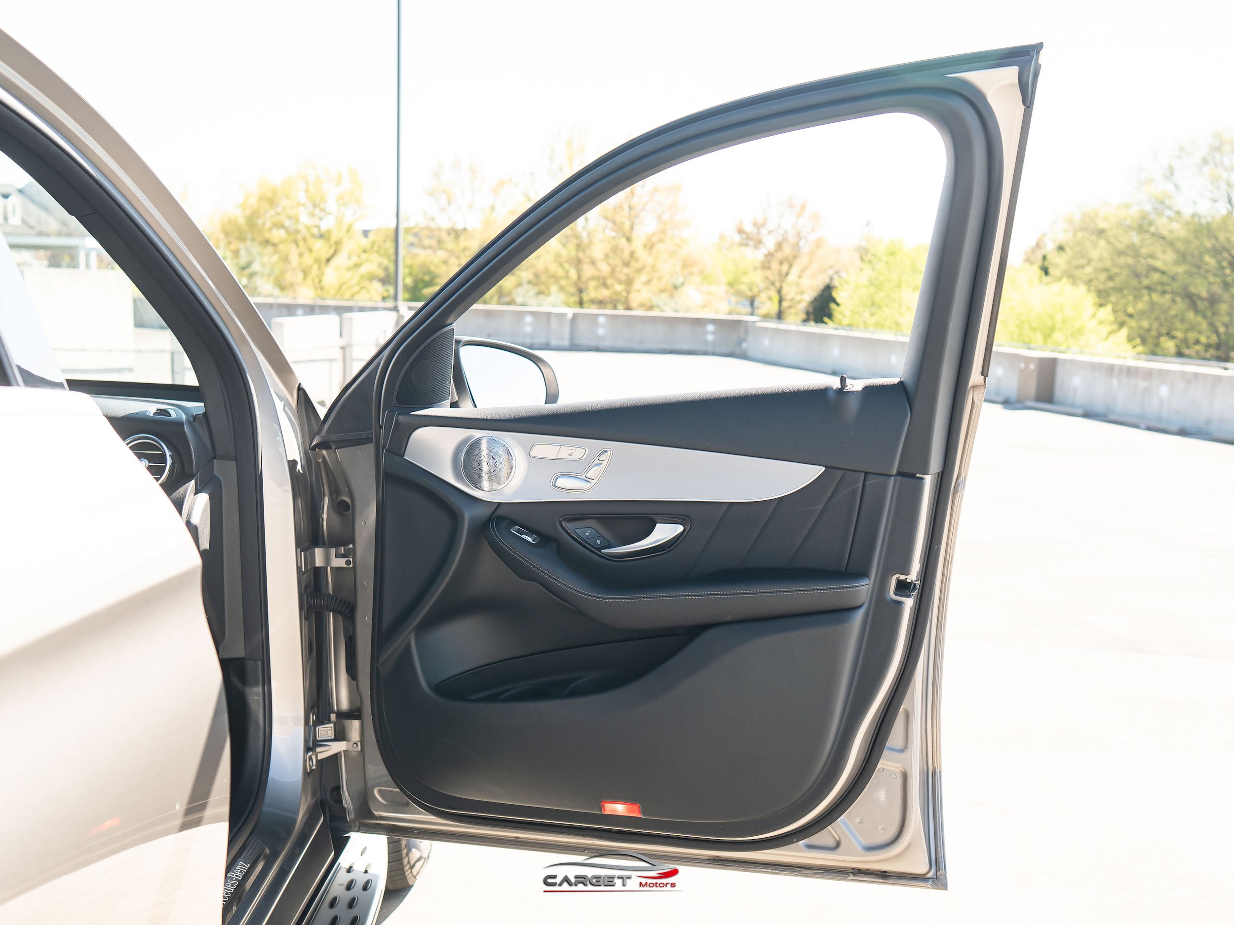 Used 2019 Mercedes-Benz GLC 300 4MATIC w/ Multimedia Package image 39