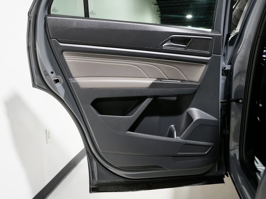 Used 2022 Volkswagen Atlas Cross Sport SE w/ Panoramic Sunroof Package image 26