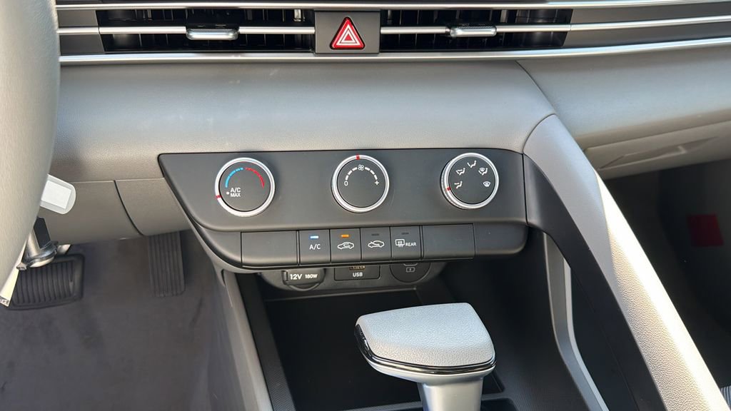 New 2026 Hyundai Elantra SE image 25
