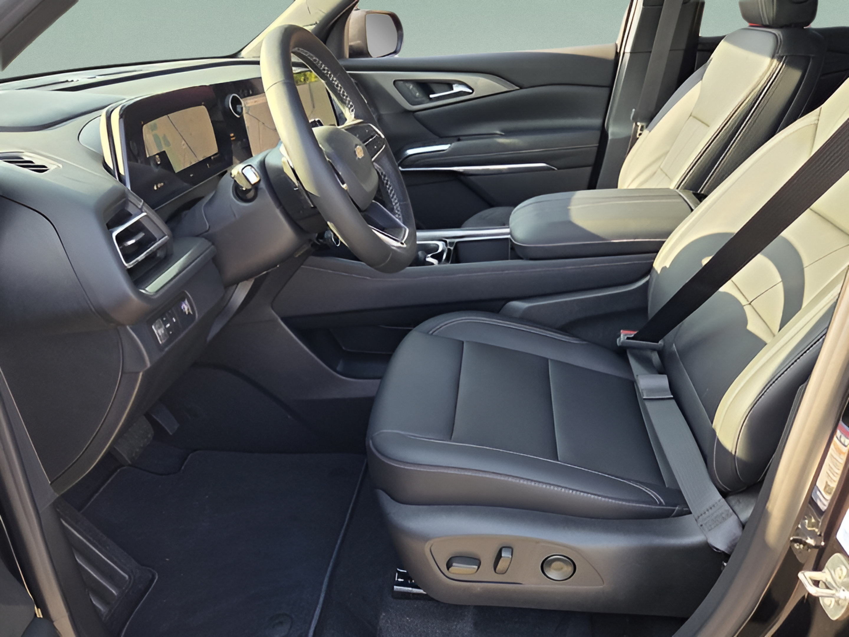 New 2026 Chevrolet Traverse LT w/ Driver Confidence Package FWD image 9