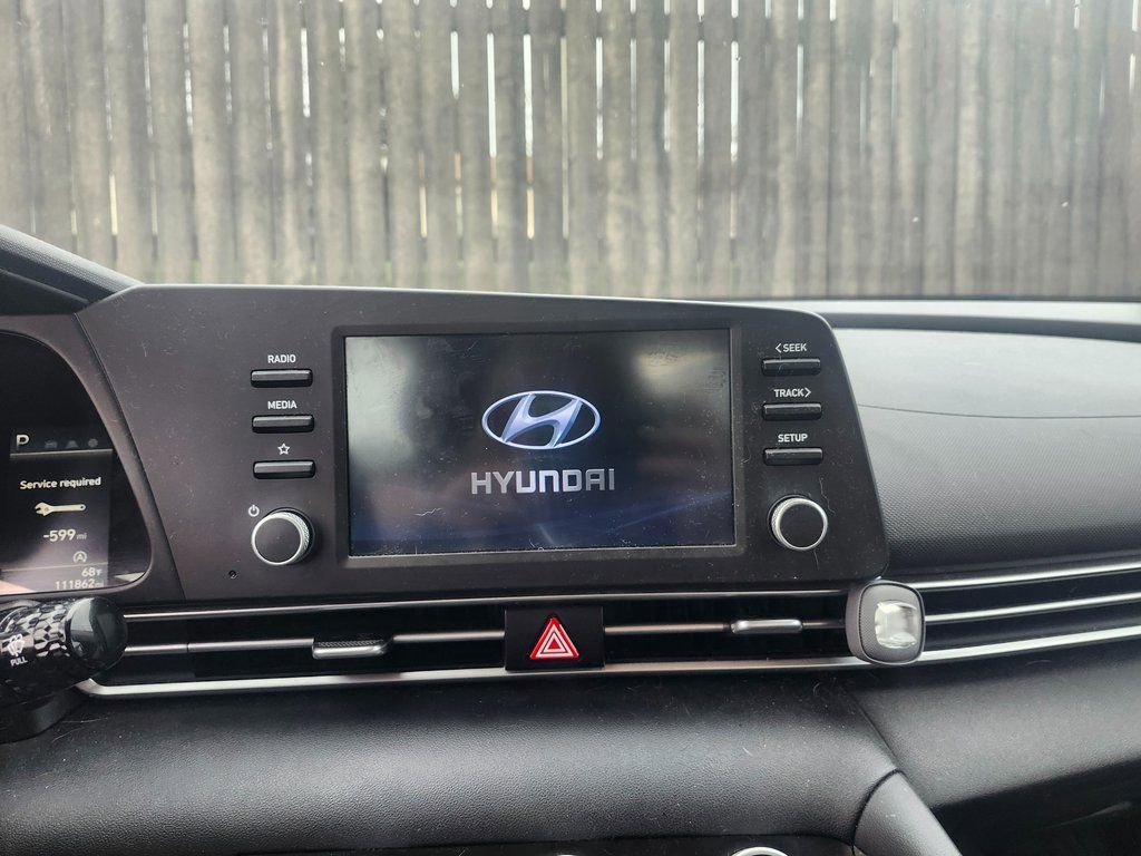 Used 2021 Hyundai Elantra SE image 11