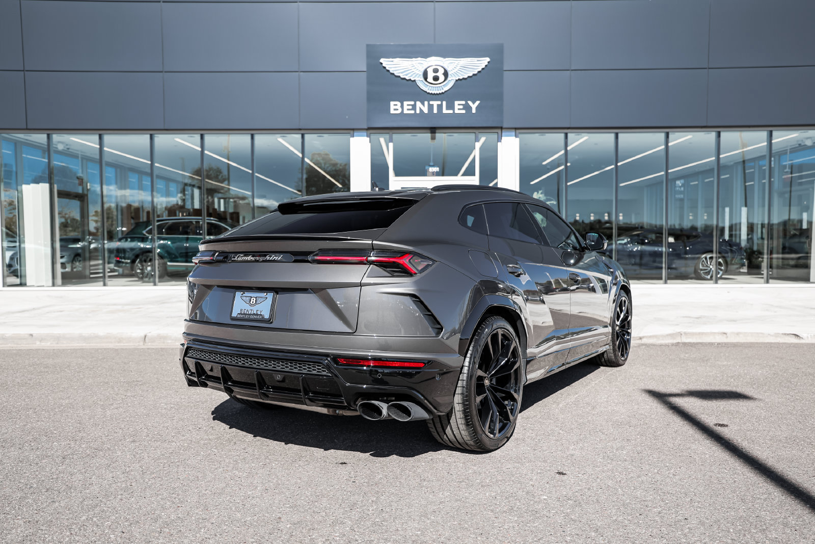 Used 2021 Lamborghini Urus AWD/4WD image 3