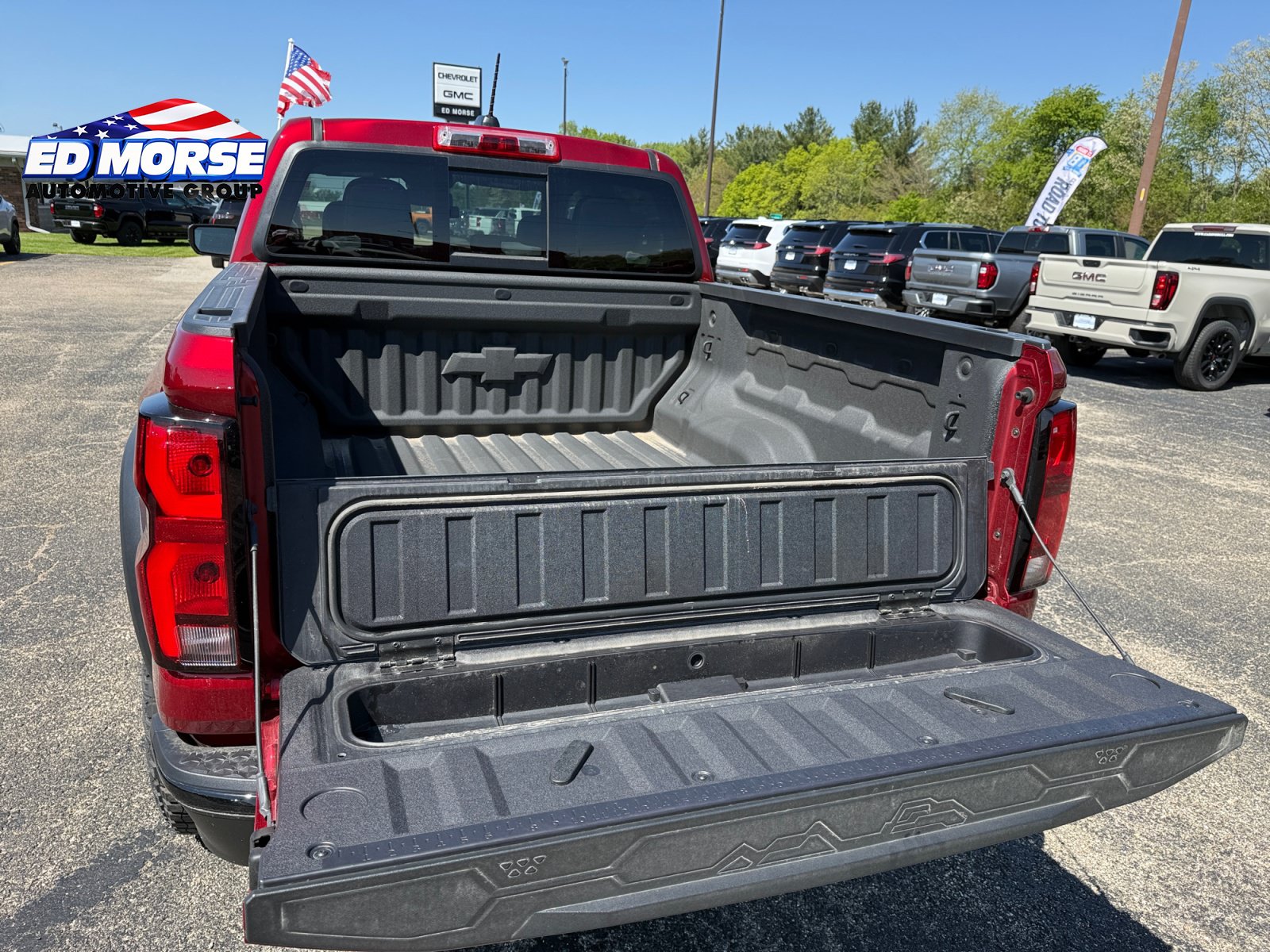 New 2025 Chevrolet Colorado ZR2 w/ Technology Package AWD/4WD image 18