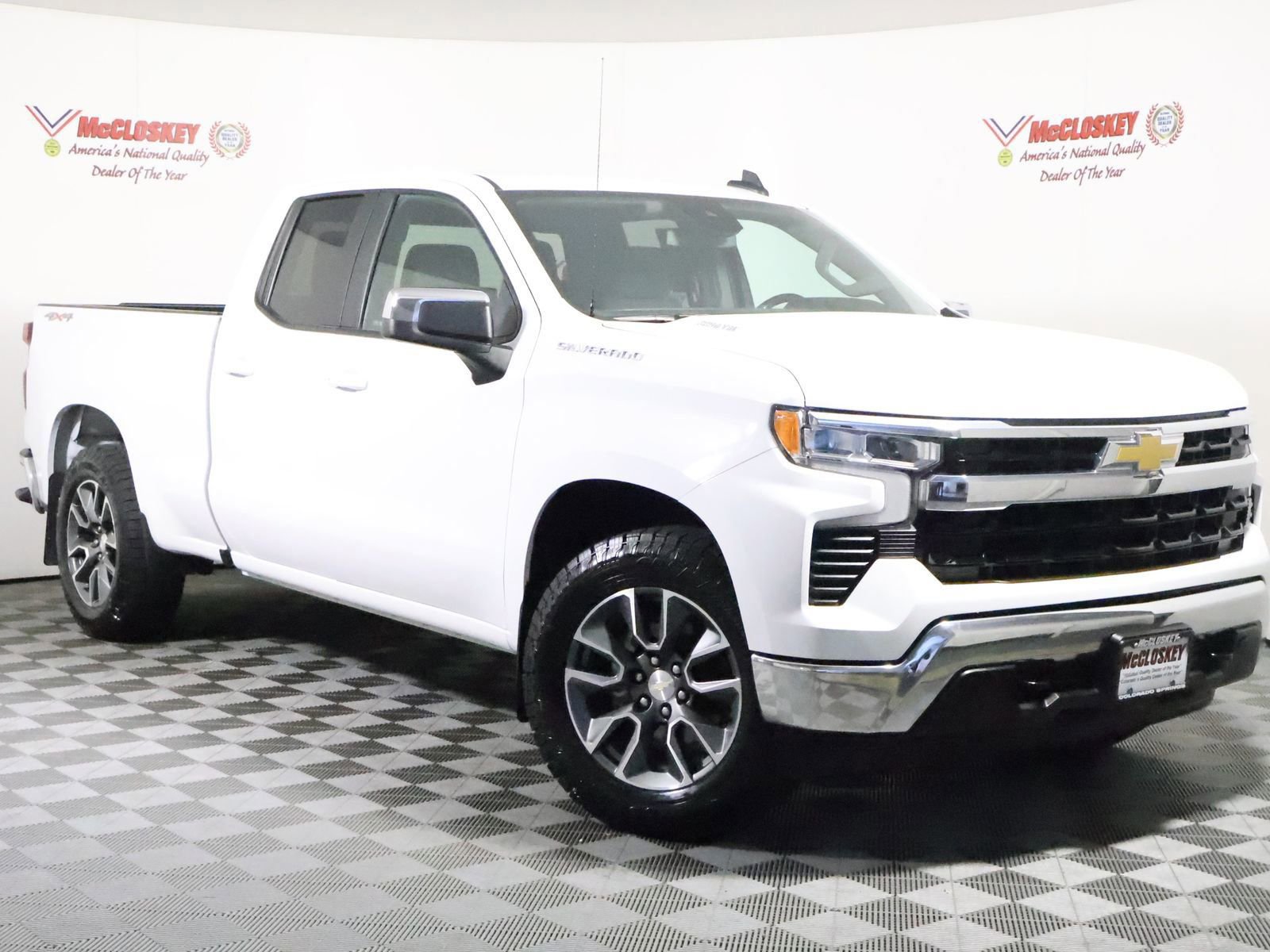 Used 2023 Chevrolet Silverado 1500 LT image 3