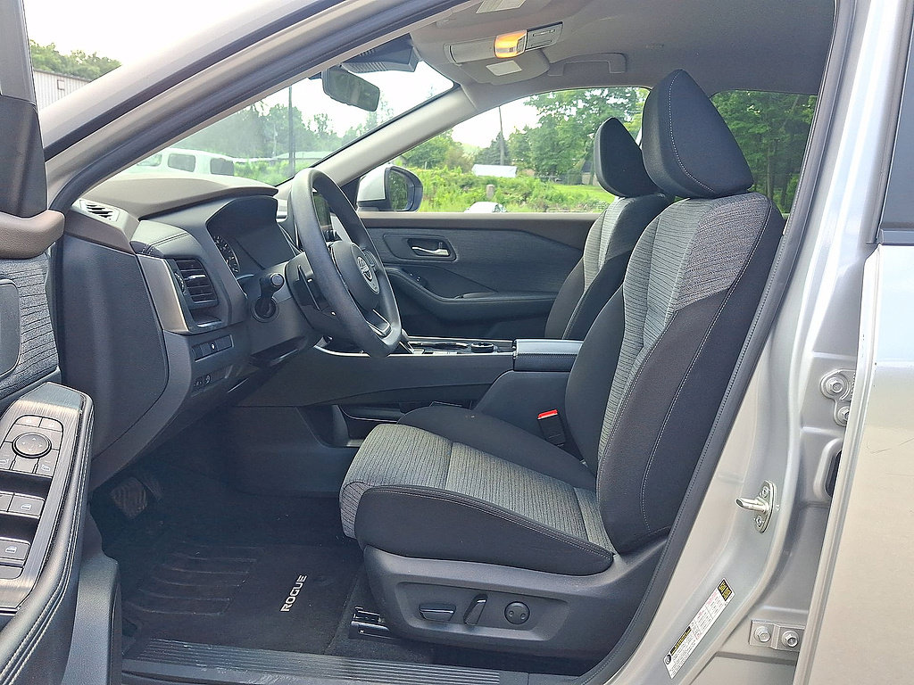 Used 2023 Nissan Rogue SV AWD/4WD image 11