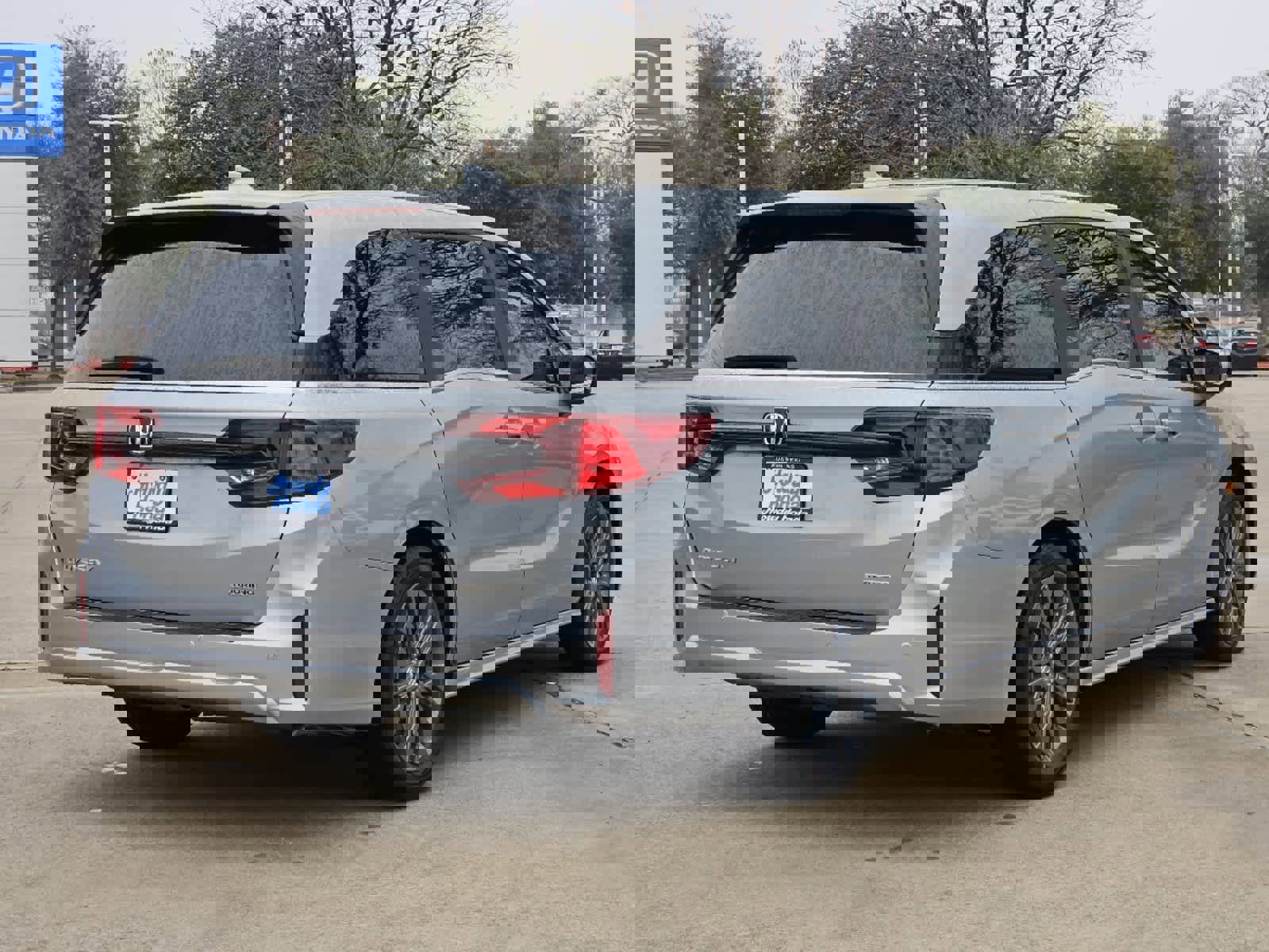 New 2026 Honda Odyssey Touring image 6