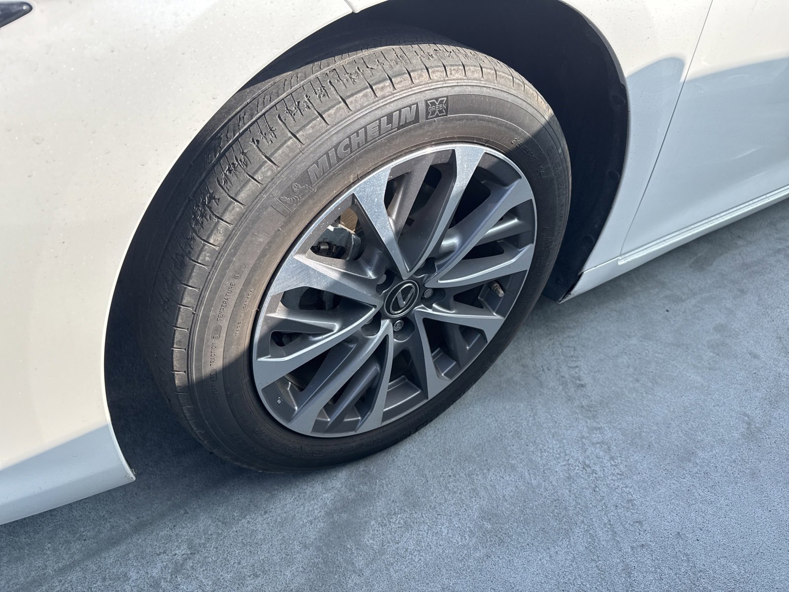 Used 2022 Lexus ES 300h image 3