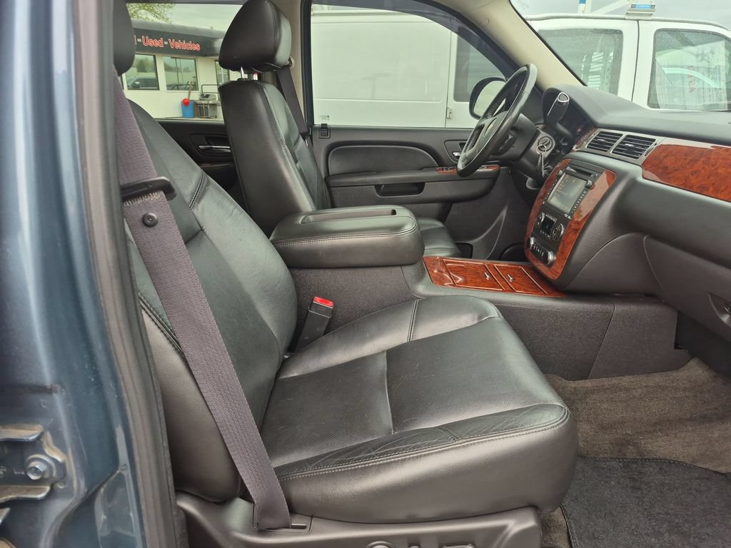 Used 2012 Chevrolet Avalanche LTZ AWD/4WD image 29