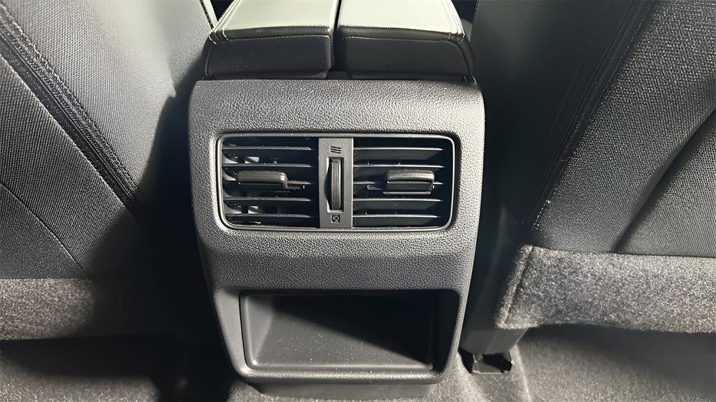 Used 2024 Nissan Rogue S image 32