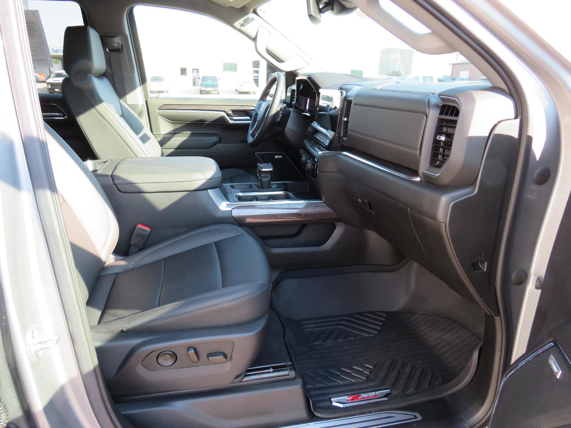 Used 2023 Chevrolet Silverado 1500 LTZ image 16