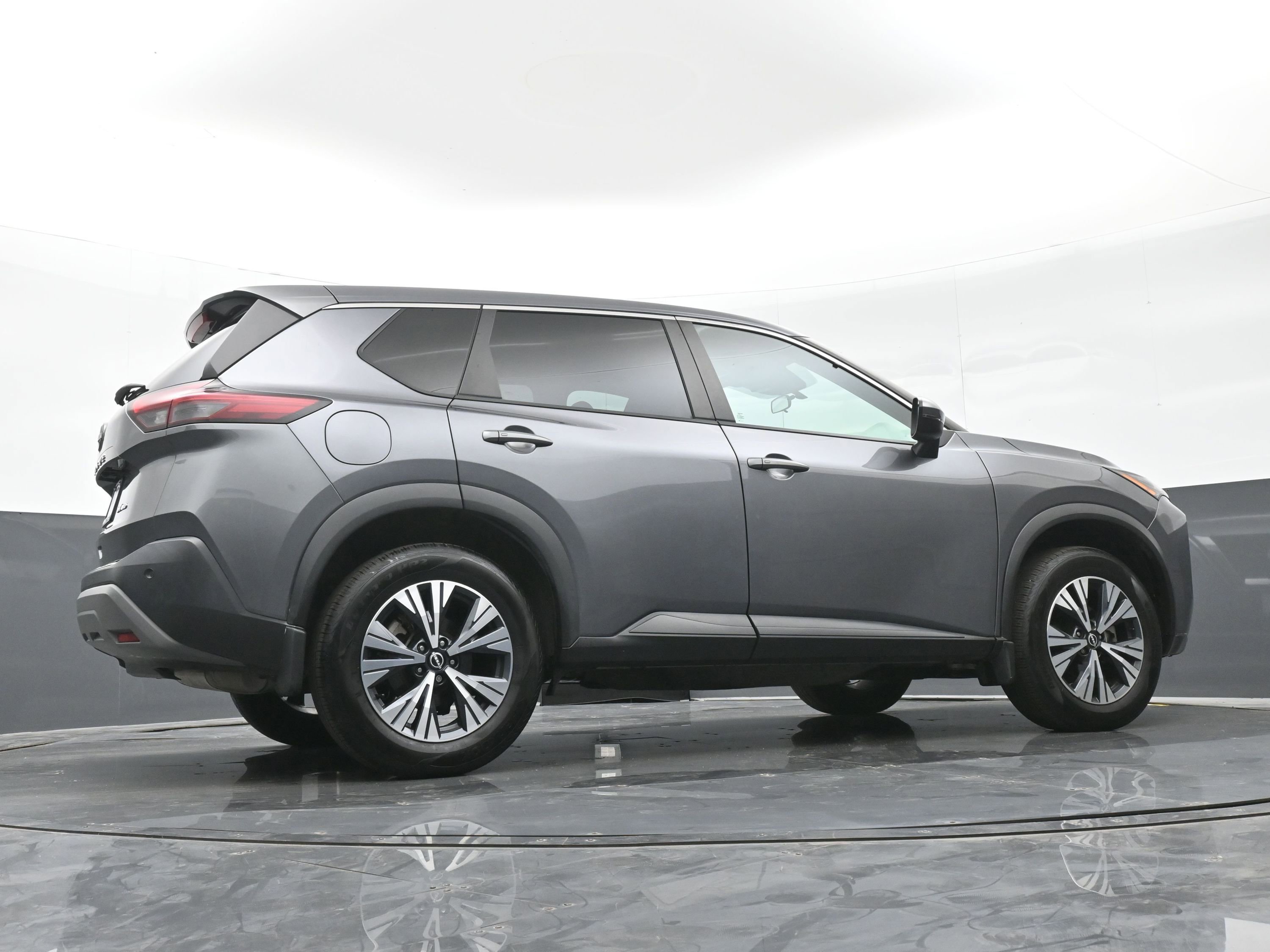 Used 2022 Nissan Rogue SV image 39