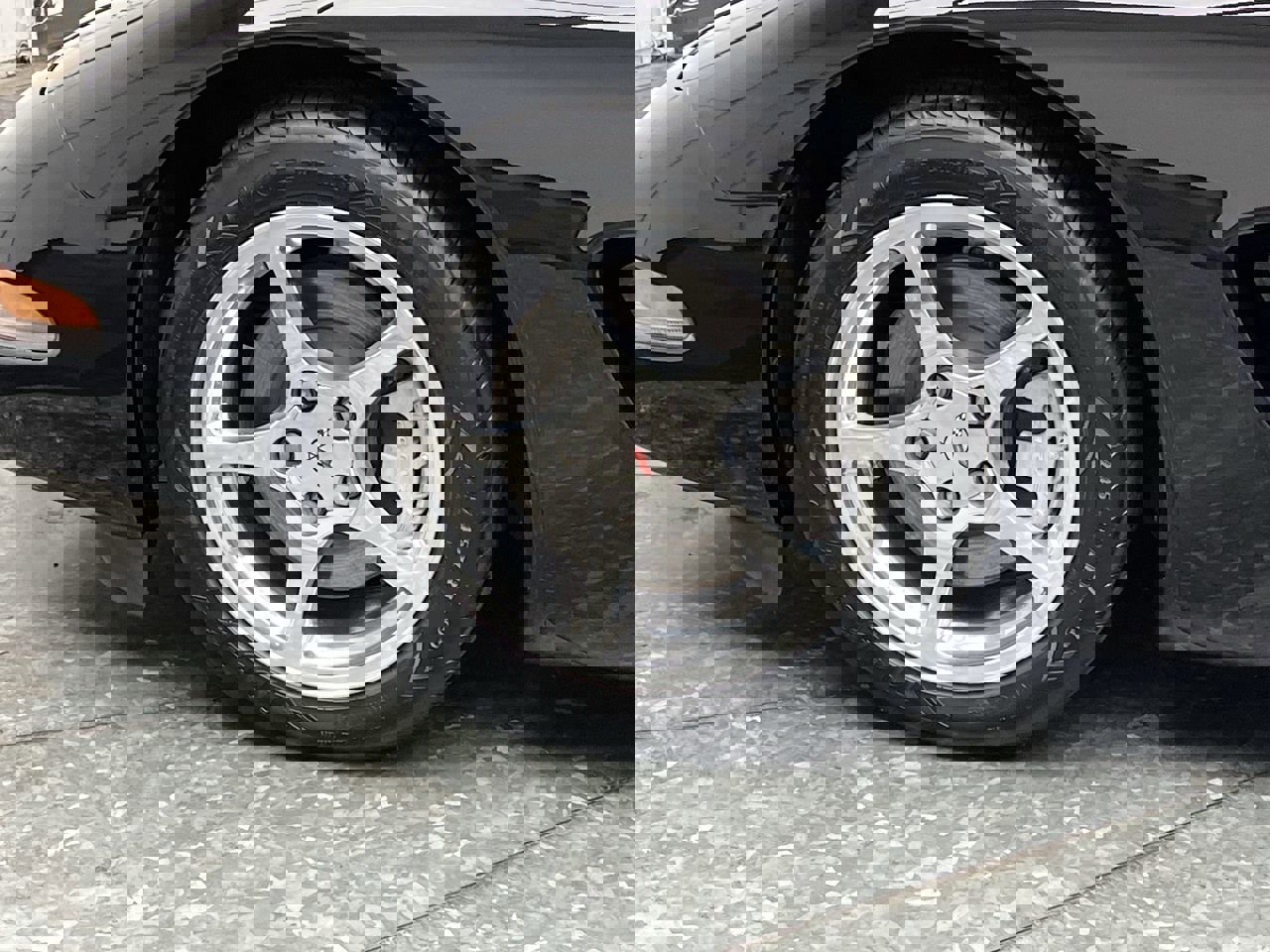 Used 2001 Chevrolet Corvette Convertible w/ Preferred Equipment Group2 image 23