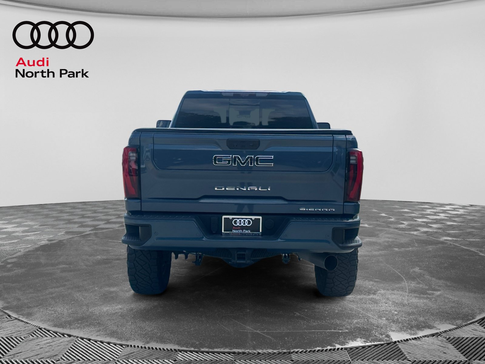 Used 2025 GMC Sierra 2500 Denali w/ Denali Reserve Package AWD/4WD image 4