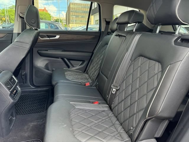 Certified 2025 Volkswagen Atlas SEL Premium R-Line AWD/4WD image 10